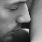 Cómo saber si le gusto a un Escorpio hombre